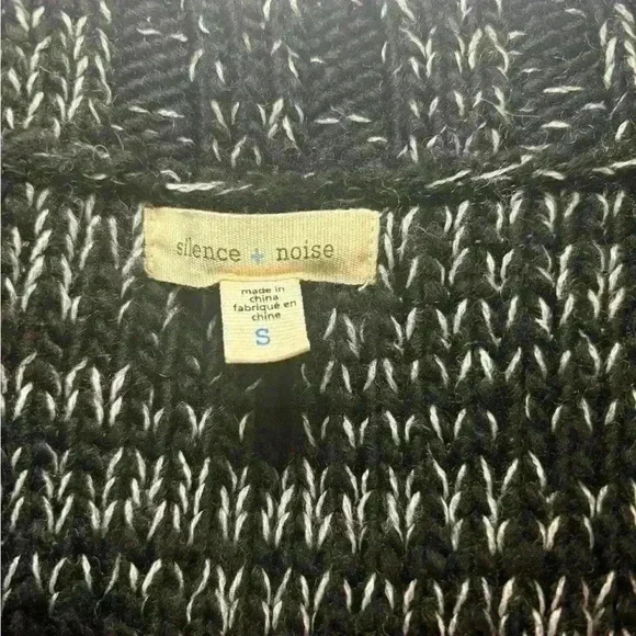 Silence + Noise Black & White Knit Sweater Size Small Wool Blend Scoop Neck. - Picture 5 of 6